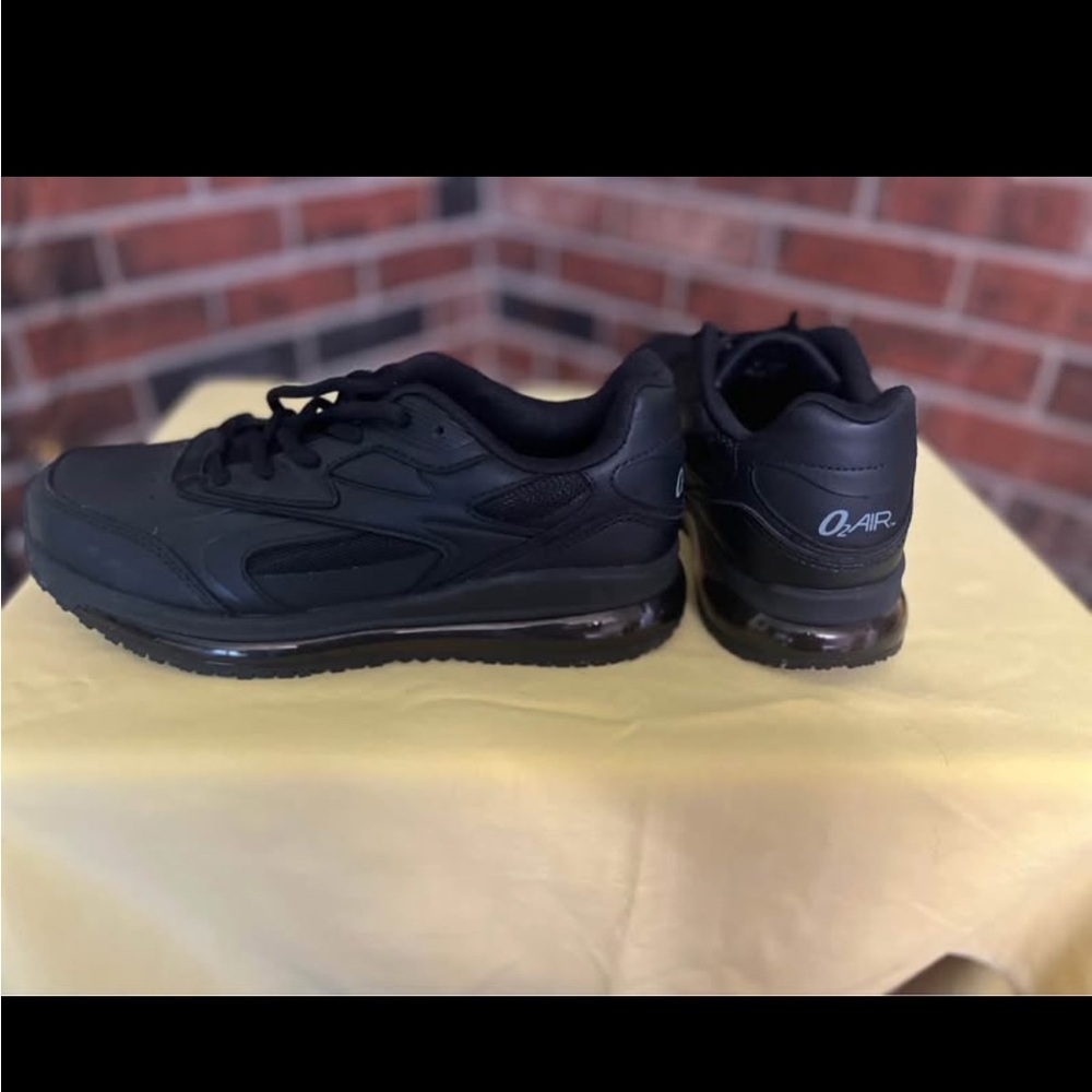 Tread safe work shoes